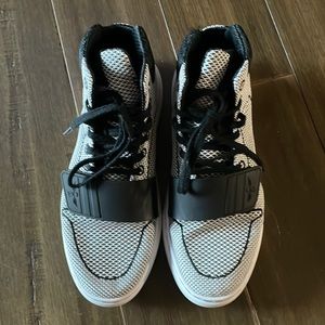 Creative recreation high top sneakers black & white size 7 Male